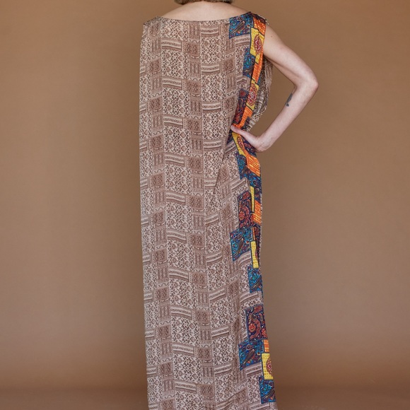 The Cleopatra dress is a stunning and unique piece Handmade with elegance ♻️ - Picture 5 of 8